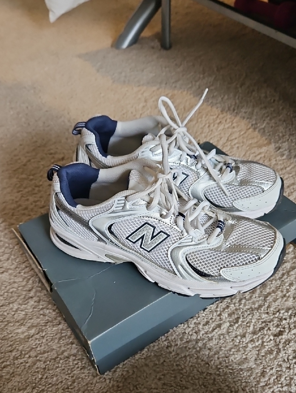 New Balance 530 White and Navy Mesh Athletic Sneakers 8.5W